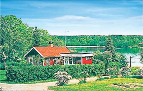 Cozy Home In Strängnäs With Kitchen, Drottningskär